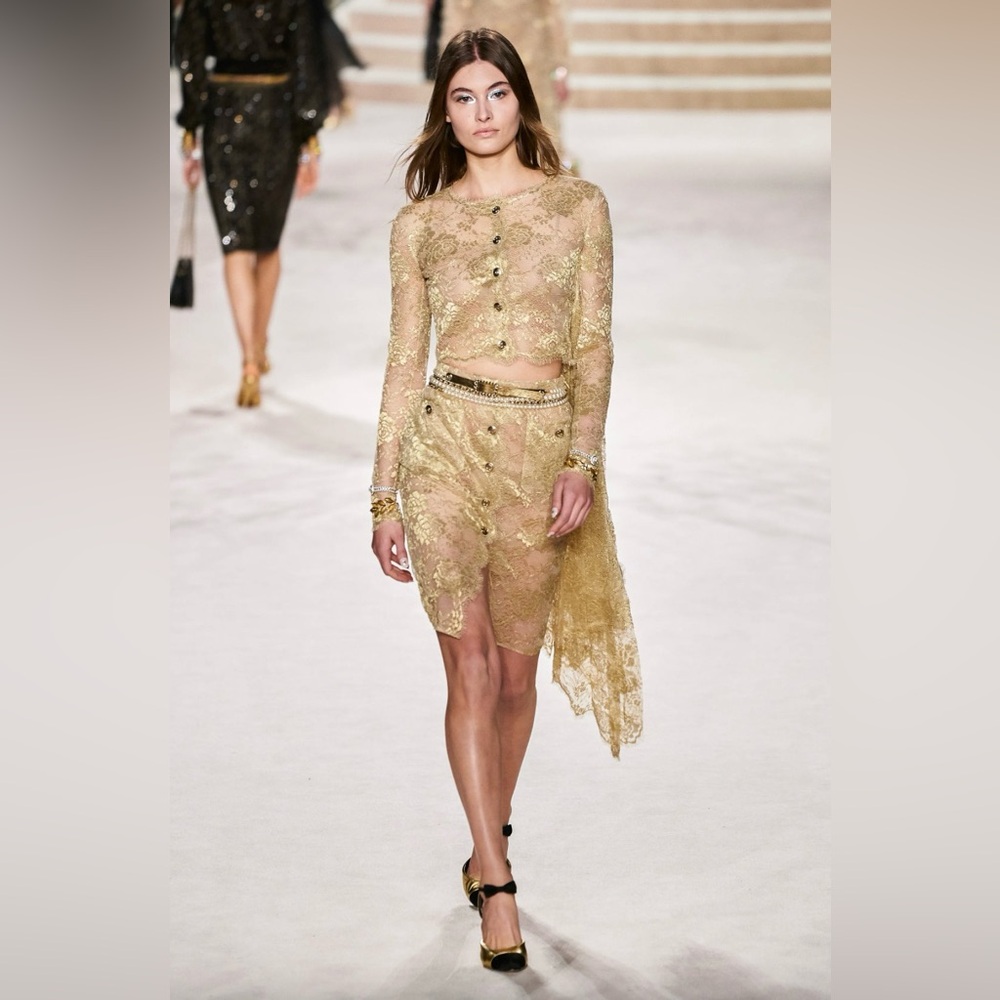 Chanel F/W 2020 Metiers D'Art Shimmery Gold Beige Lace Top Skirt 20A Suit - Picture 5 of 17